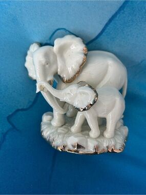 Private Label White Ceramic Elephant Figurines with Gold Accents